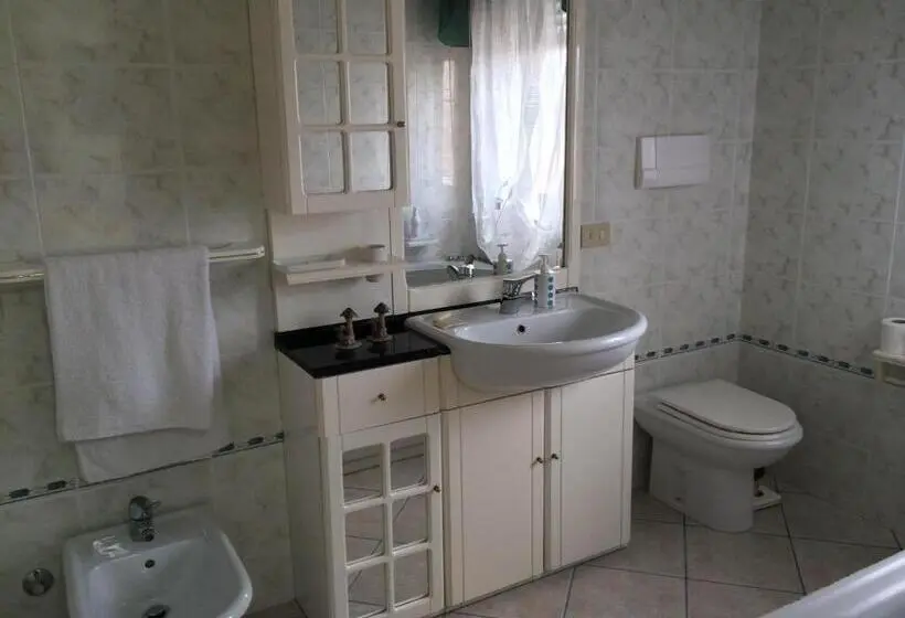 اتاق لوکس, B&b Mirella