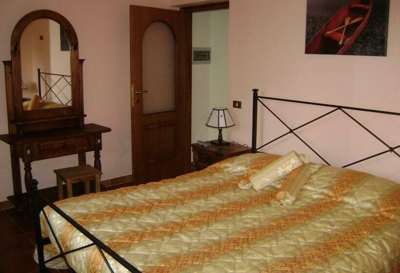 דירת חדר עם טרסה, The Wishing Well