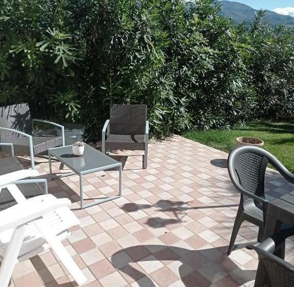 חיבור הדירה עם חדר שינה אחד, The Wishing Well