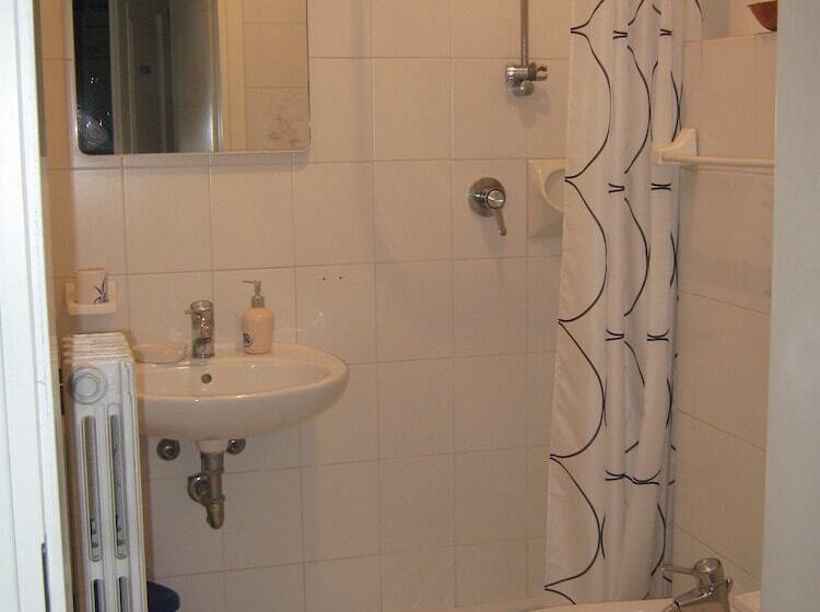 חדר משפחתי, Sangalli