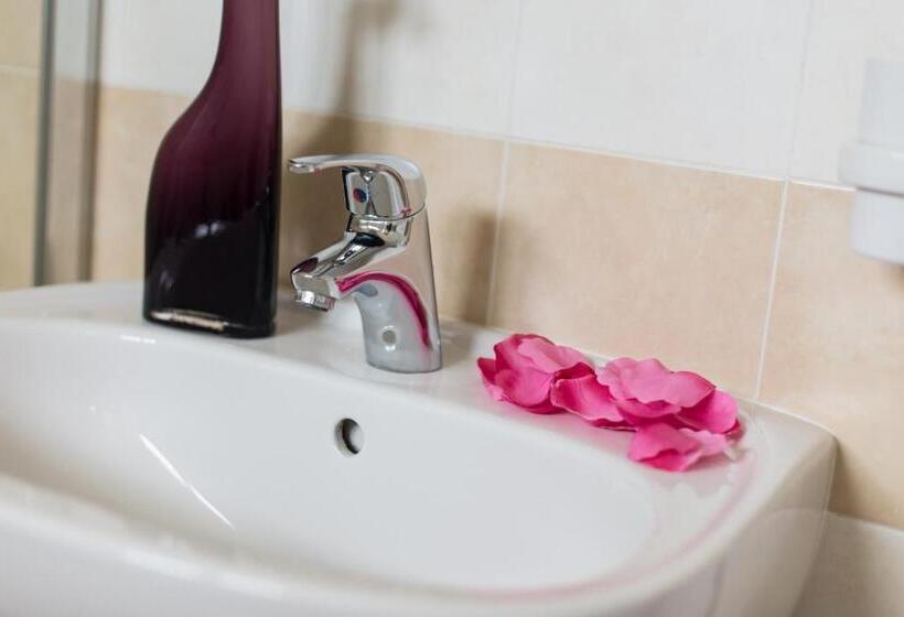 اتاق استاندارد چهارنفره با بالکن, Ben Hur