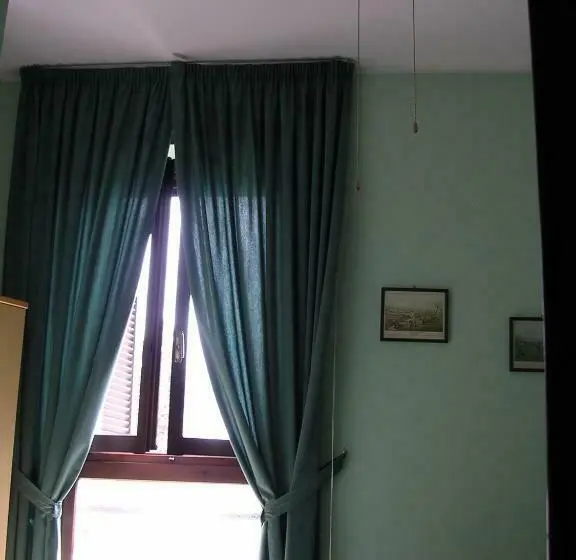 اتاق استاندارد, Cerruti