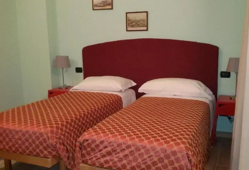 اتاق کلاسیک خانوادگی, Cerruti
