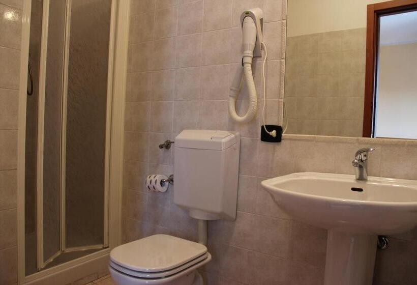 חדר סטנדרט, Demy