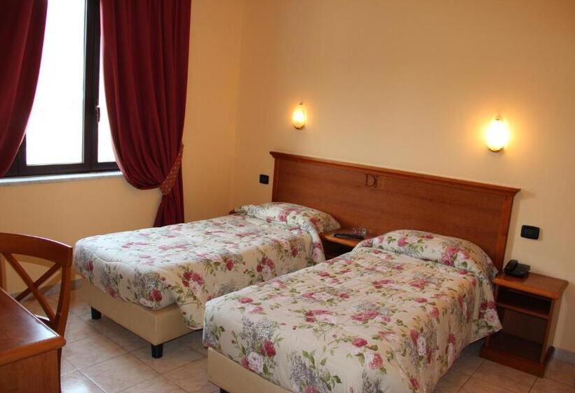 חדר סטנדרט, Demy