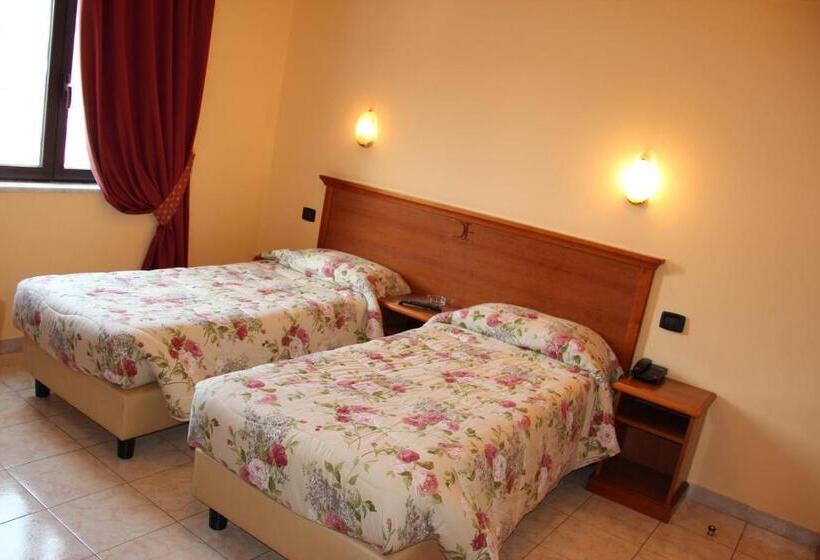 חדר סטנדרט, Demy