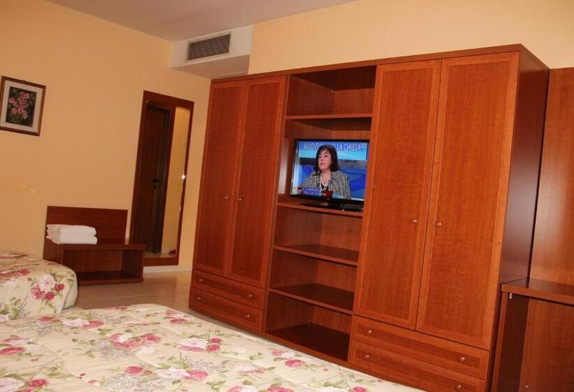 חדר סטנדרט לארבעה, Demy