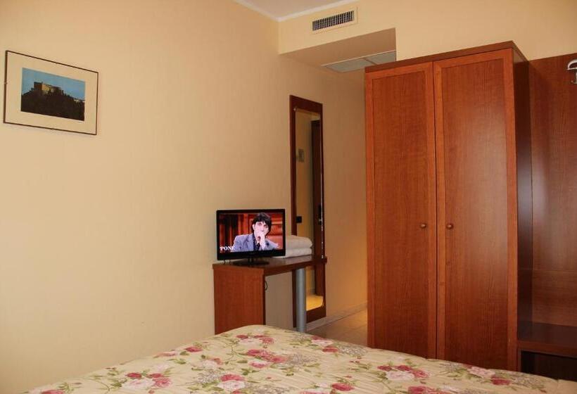 חדר סטנדרט יחיד, Demy