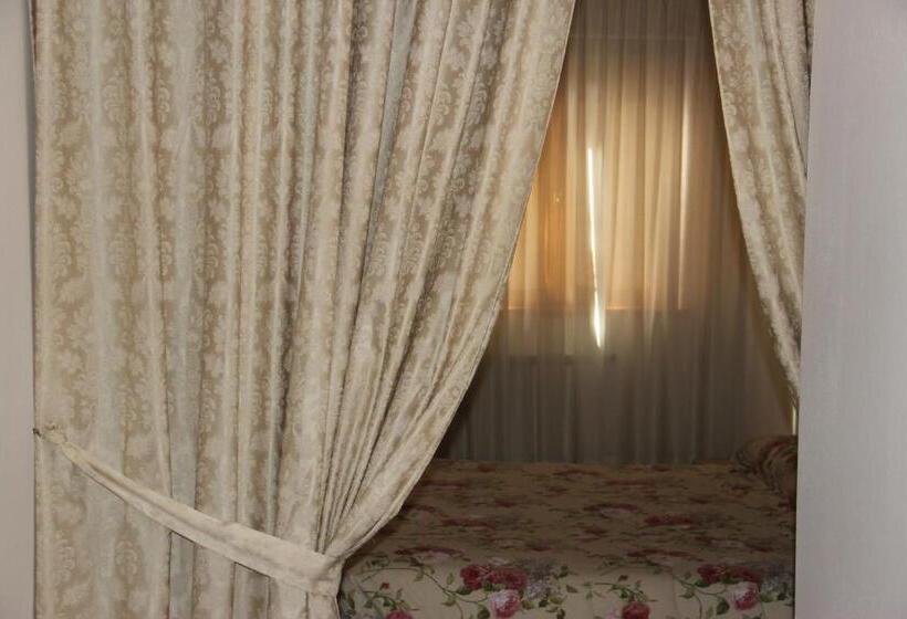 דירת שלושה חדרים, Demy