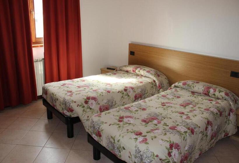 דירת שלושה חדרים, Demy