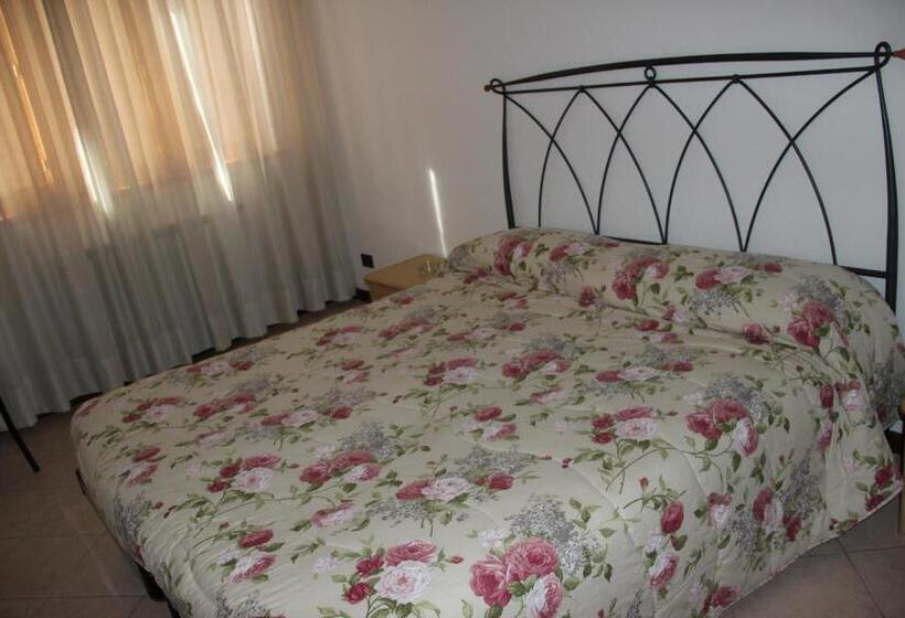 דירת שלושה חדרים, Demy