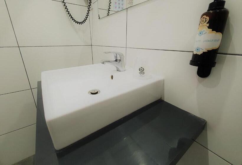 标准三人间, Don Rodrigues