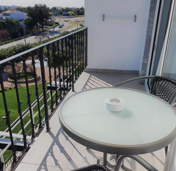 标准间, Don Rodrigues