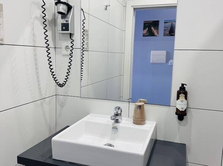 标准三人间, Don Rodrigues