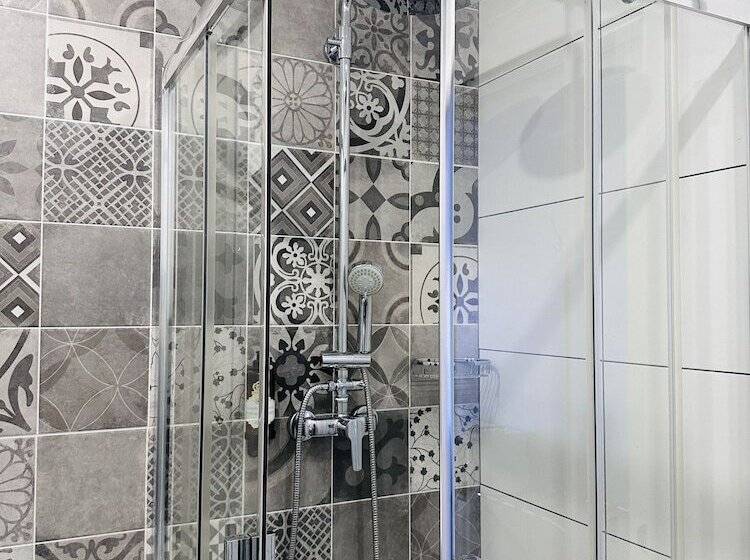 标准三人间, Don Rodrigues