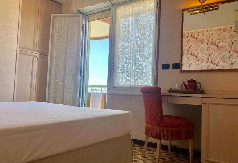 Номер Стандарт Вид на Море, Flamingo