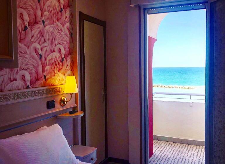 Номер Стандарт Вид на Море, Flamingo