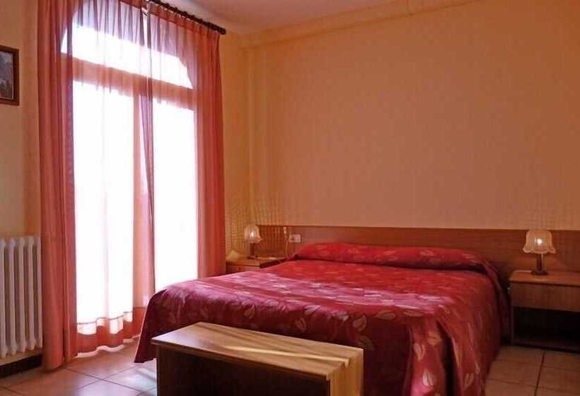 غرفة قياسية مطلة على الجبل, Ristorante La Rosa