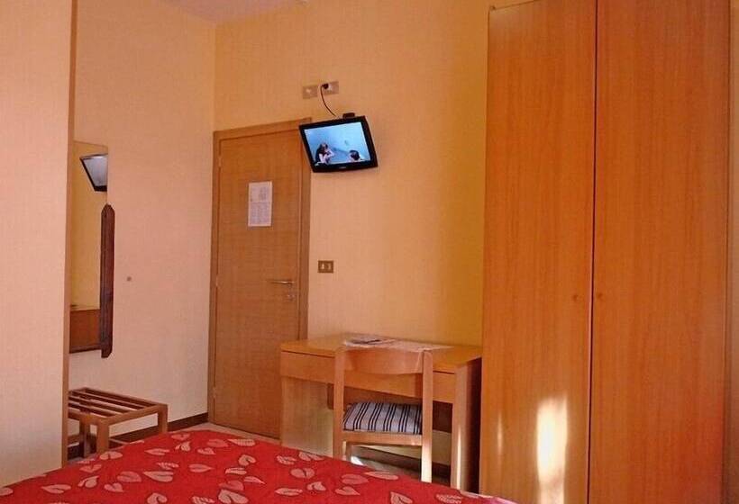 غرفة قياسية مطلة على الجبل, Ristorante La Rosa