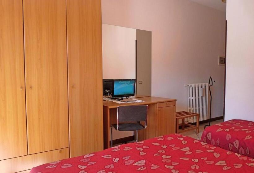 غرفة قياسية ثلاثية, Ristorante La Rosa