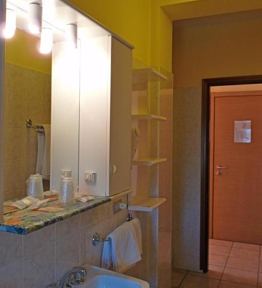 غرفة قياسية ثلاثية, Ristorante La Rosa