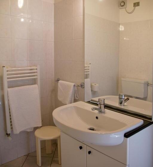 غرفة قياسية رباعية, Ristorante La Rosa