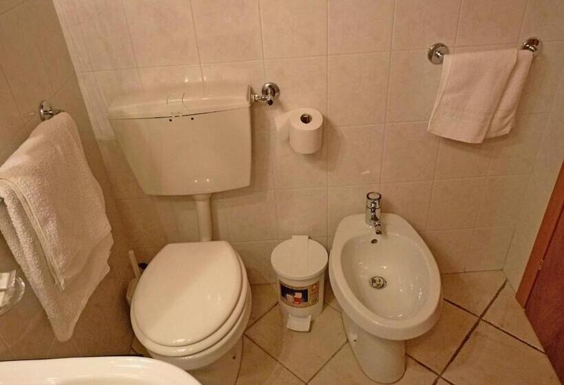 غرفة قياسية مزوَّدة بشُرفة, Ristorante La Rosa