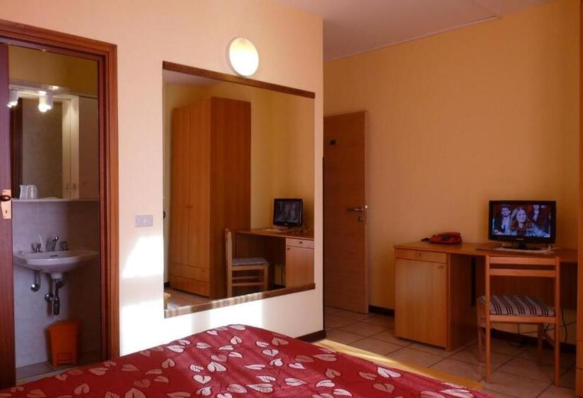 غرفة أساسية, Ristorante La Rosa