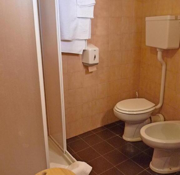 غرفة إقتصادية, Ristorante La Rosa