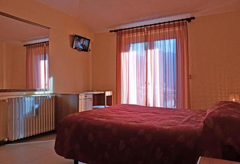 غرفة قياسية لذوى الاحتياجات الخاصة, Ristorante La Rosa