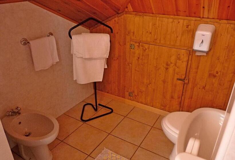 غرفة قياسية مطلة على الجبل, Ristorante La Rosa