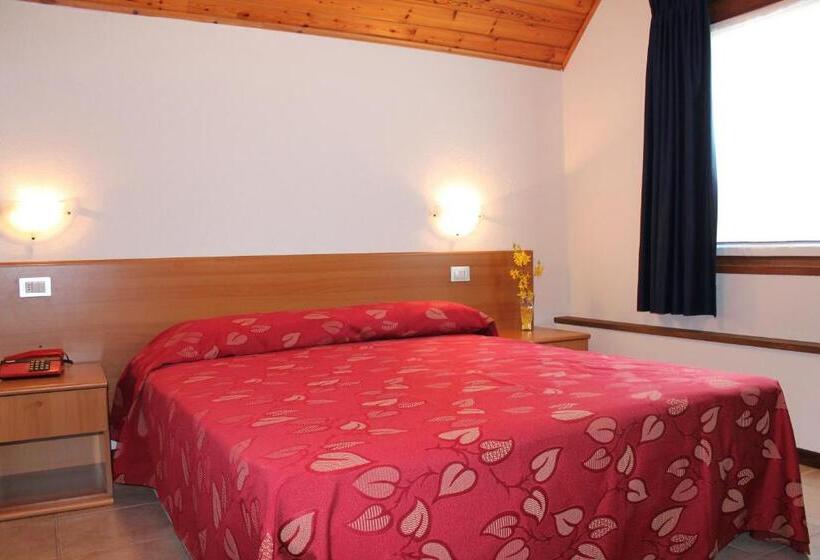 غرفة قياسية مطلة على الجبل, Ristorante La Rosa