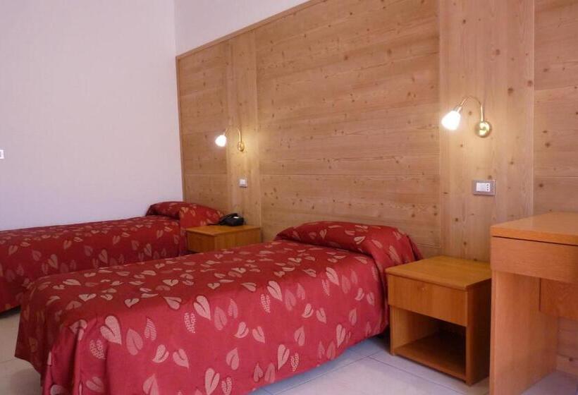 غرفة قياسية مزودة بتراس مطلة على الجبل, Ristorante La Rosa