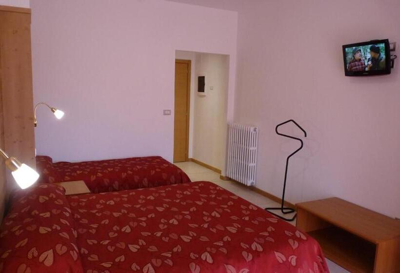 غرفة قياسية ثلاثية ذات اطلالة, Ristorante La Rosa