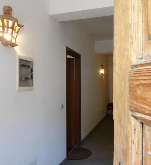 شقة غرفة واحدة, Ristorante La Rosa