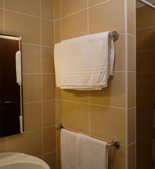 شقة غرفة واحدة, Ristorante La Rosa