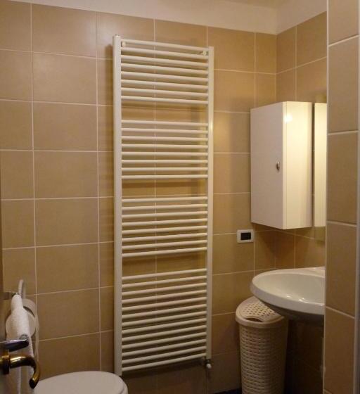 شقة غرفة واحدة, Ristorante La Rosa