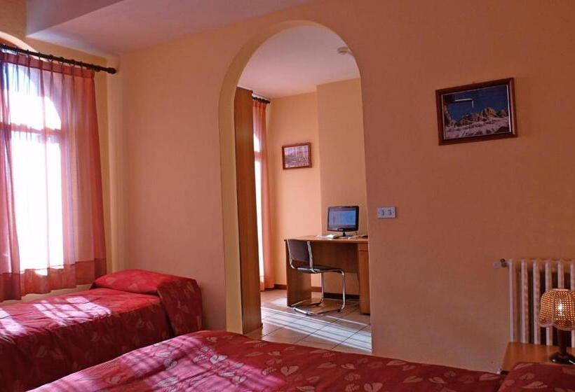 غرفة قياسية ثلاثية, Ristorante La Rosa