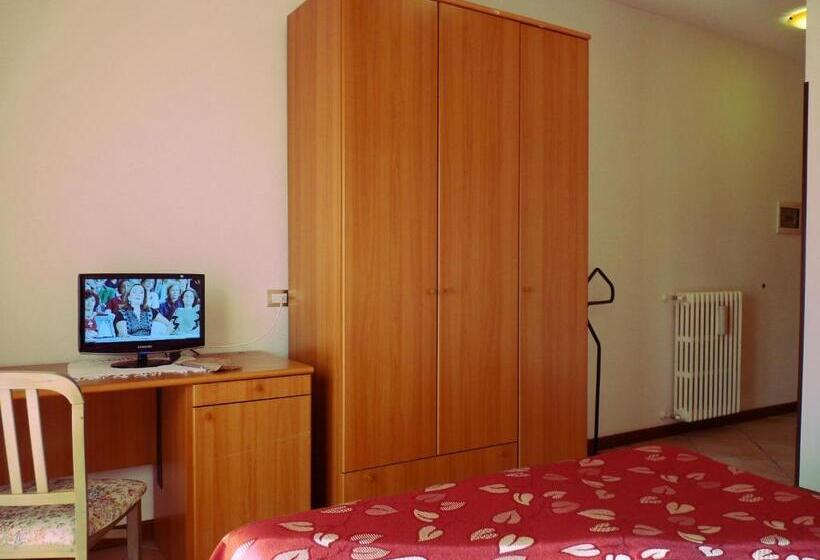 غرفة قياسية ثلاثية, Ristorante La Rosa