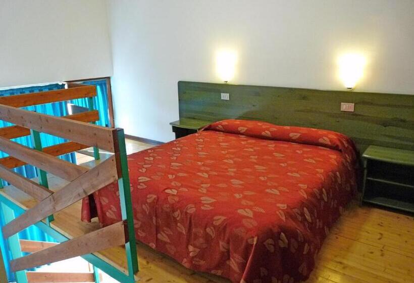 غرفة قياسية مزوَّدة بشُرفة, Ristorante La Rosa