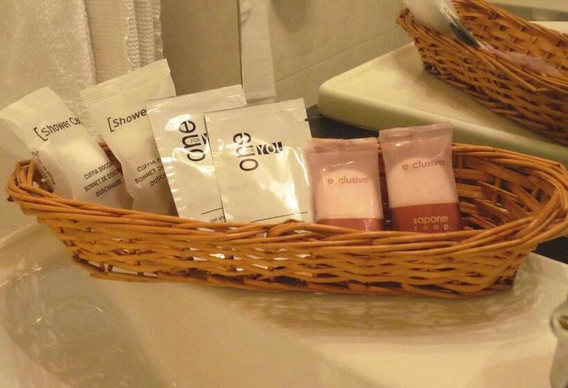 غرفة قياسية ثلاثية, Ristorante La Rosa