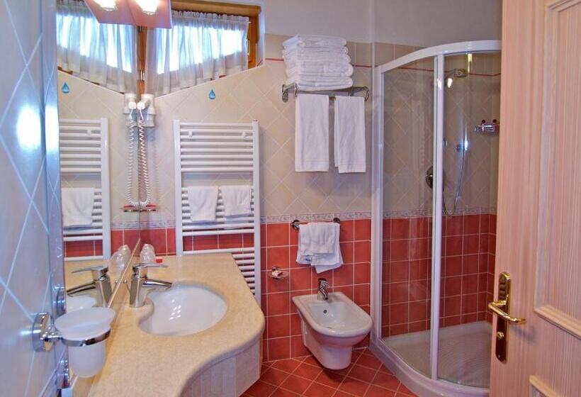 غرفة قياسية ثلاثية, Madonna Delle Nevi