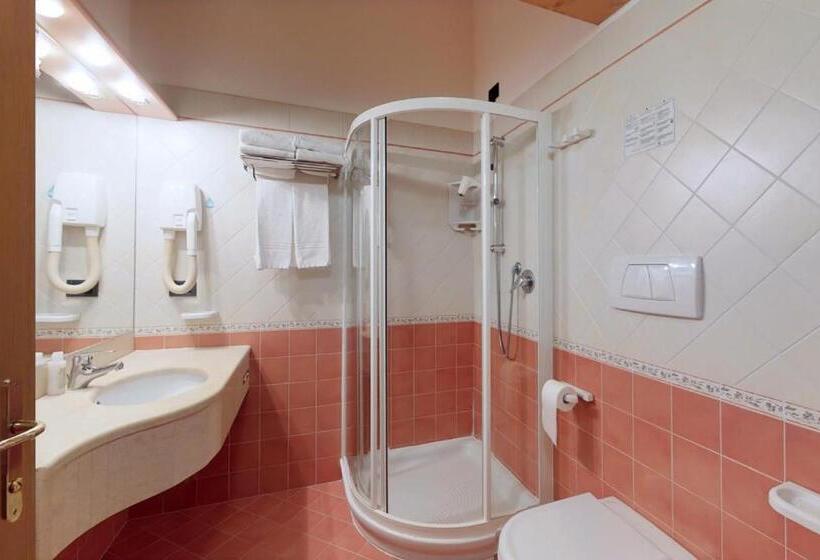 غرفة عائلية, Madonna Delle Nevi