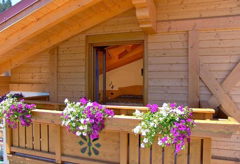 غرفة عائلية مطلّة علي الجبل, Madonna Delle Nevi