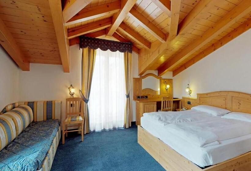 غرفة عائلية مطلّة علي الجبل, Madonna Delle Nevi