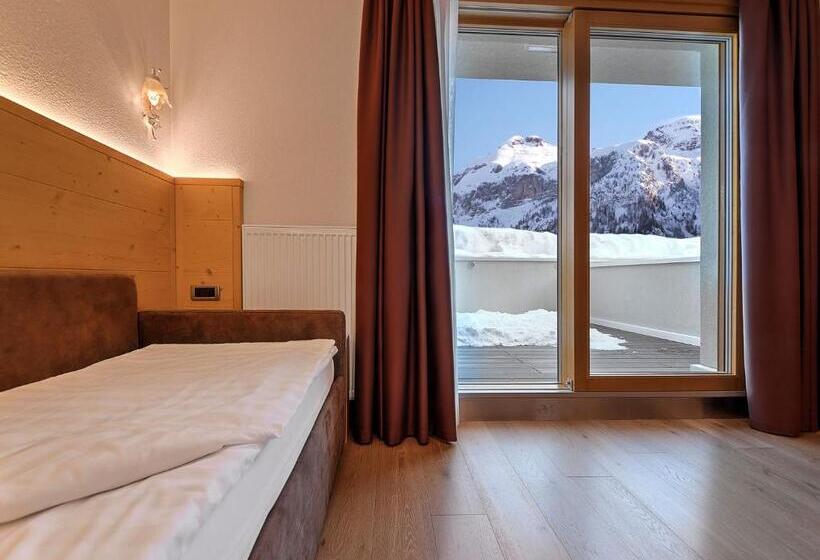 جناح جونيور, Madonna Delle Nevi