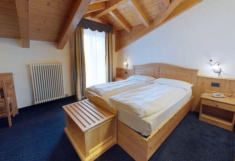 غرفة عائلية, Madonna Delle Nevi