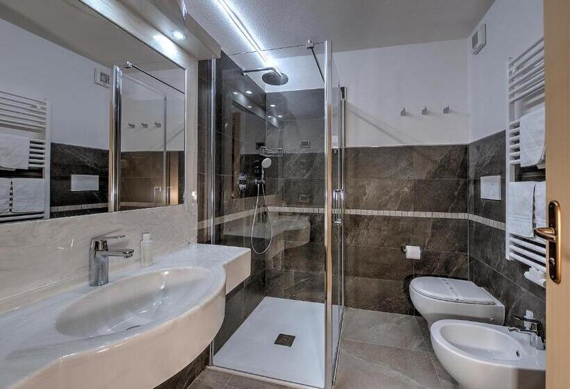 جناح مزود بتراس, Madonna Delle Nevi