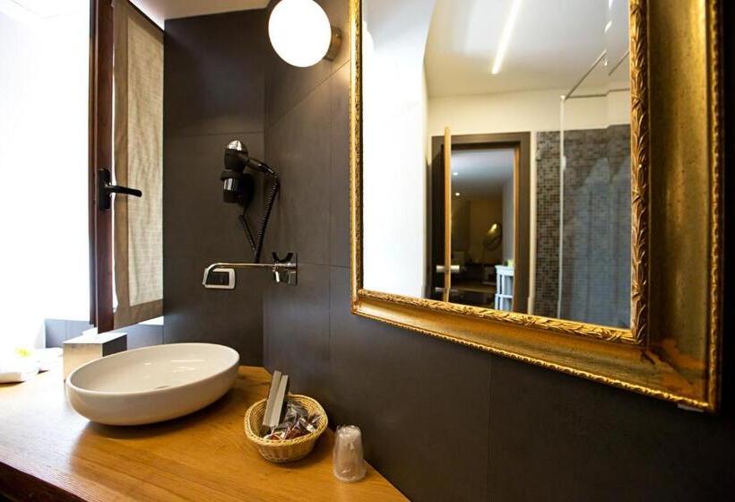 חדר סטנדרט לארבעה, Tiro A Volo