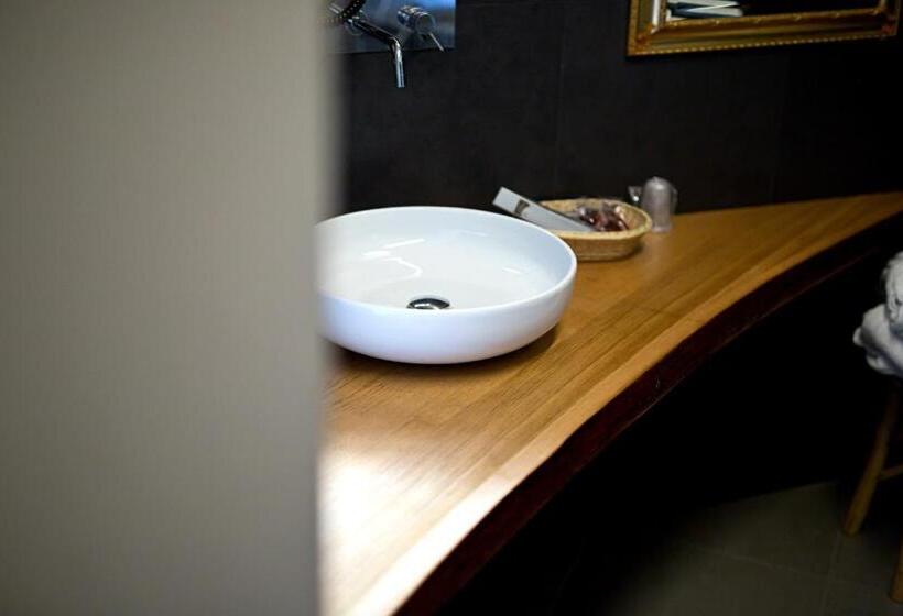 חדר סטנדרט לארבעה, Tiro A Volo